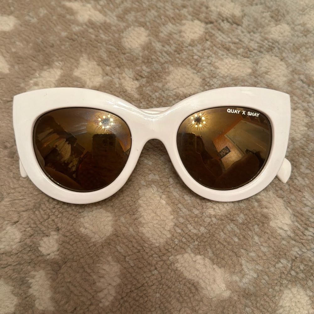QUAY X SHAY white retro JINX style sunglasses